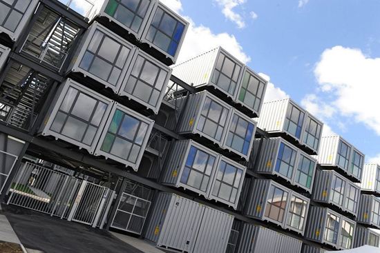 荷兰学生住房短缺 住中国制造的集装箱房子？